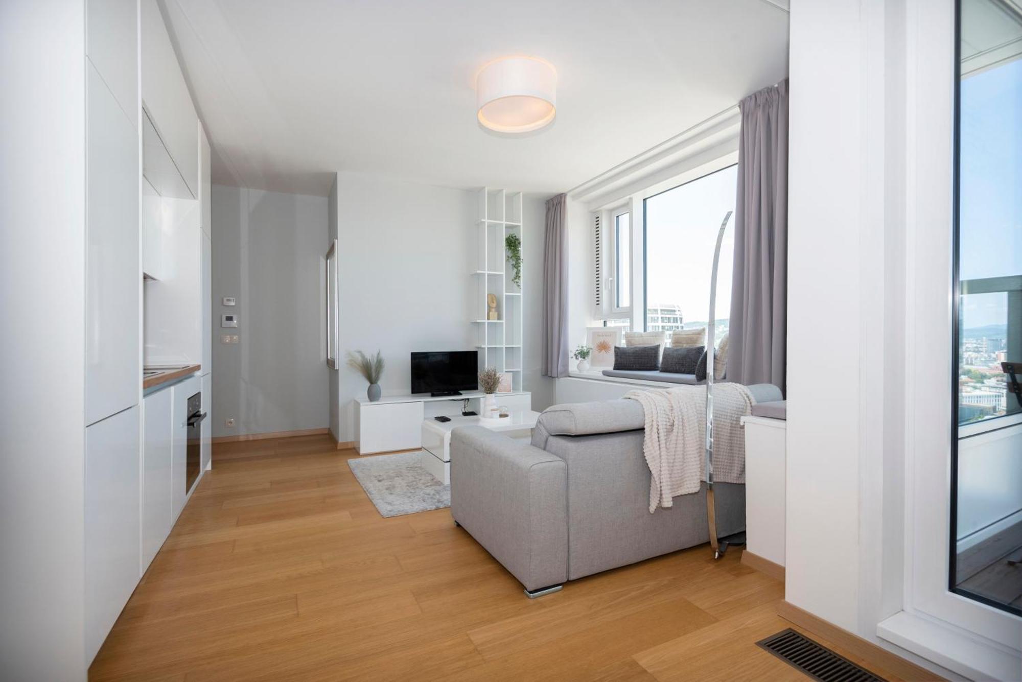 Luxury 1Bdrm On The 28Th Floor Apartment Bratislava Ngoại thất bức ảnh